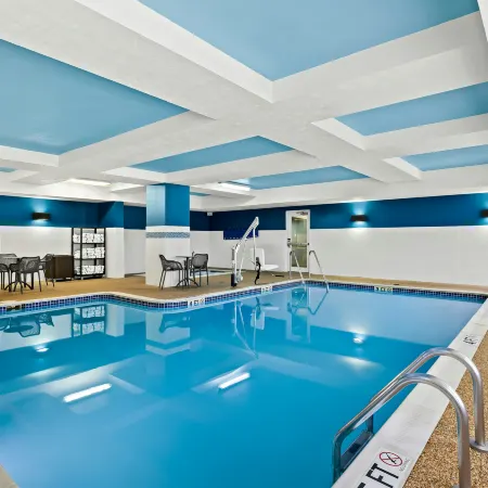 Hampton Inn & Suites Canton