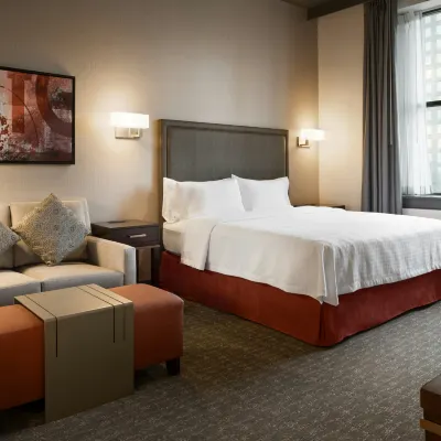 密爾沃基市中心Homewood Suites by Hilton 鄰近帕布斯特劇院（Pabst Theater）的酒店
