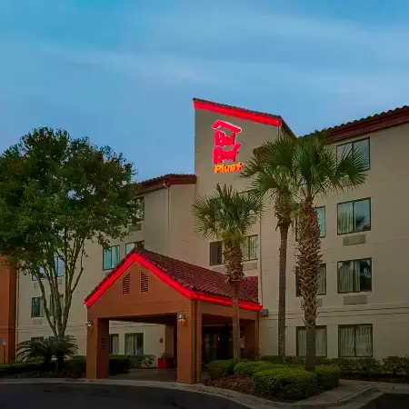 Red Roof PLUS+ Gainesville
