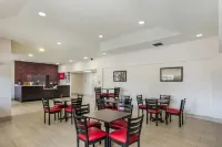 Red Roof PLUS+ & Suites Savannah - I-95 - petit déjeuner