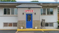 Budget Host Inn Fridley - Parkplatz