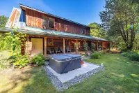 American Alps Lodge: Riverfront, Hot Tub, EV Charger, Game Room - 4-Star