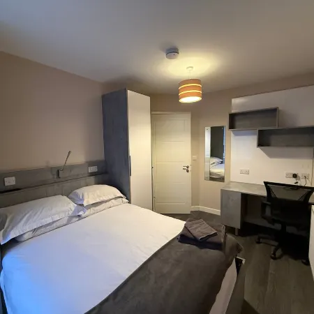 Chic Egham Retreat for Two