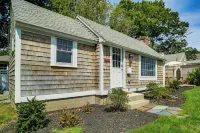 3 Mi to Craigville Beach! Walkable Couples Haven - 4-Star