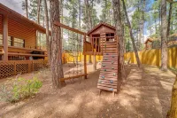 Deck, Games & Fire Pit: Modern Pine Cabin! - Alojamientos