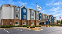 Microtel Inn & Suites by Wyndham Macon - Parking