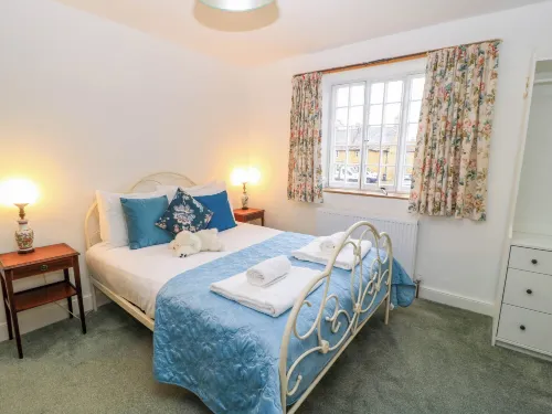 Two Towers Cottage - 2-Star