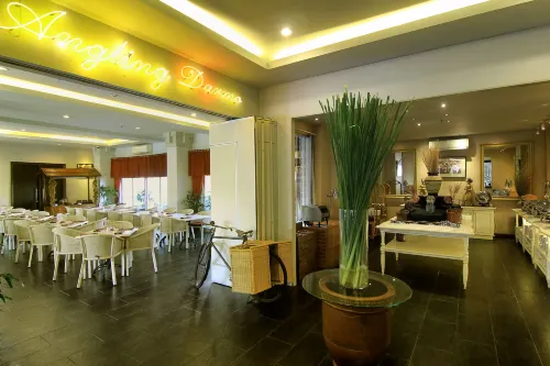 Grand Darmo Suite by AMITHYA Hotels in Wonokromo