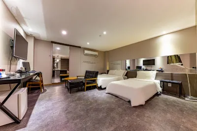 Gunsan Paradise فنادق في جونسان