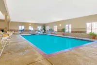 La Quinta Inn & Suites by Wyndham Midwest City - Tinker AFB - Pools