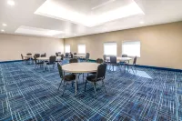 La Quinta Inn & Suites by Wyndham Oklahoma City Airport