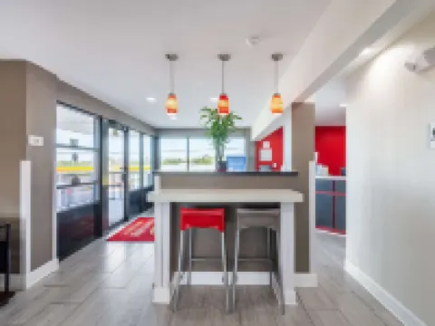 Econo Lodge Hotels in Crestview