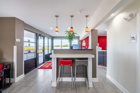 Econo Lodge Отели в г. Крествью