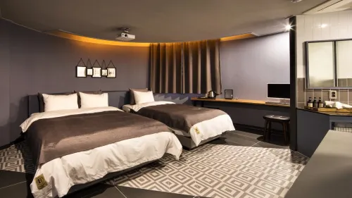 HOTEL BROWN-DOT