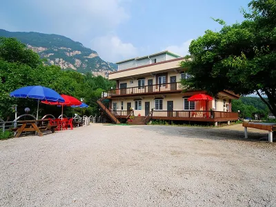 Pocheon Yeohaeng Sketch Pension Hotels near Cheolwon Hantangang River Columnar Joint Way