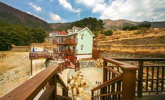 Geojedo Twin Castle Pension