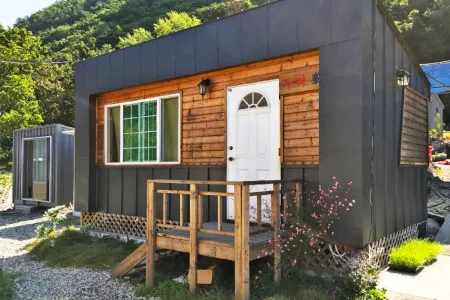 Ulleungdo Yuna Nongwon Pension Отели в г. Уллын