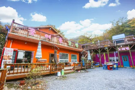 Hongcheon Kkodyeoulgangbyeon Pension Отели рядом с достопримечательностью «Hongcheon Saengmyeong Geongang Gwahakgwan»