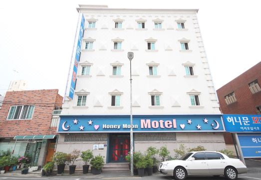 허니문모텔 외관