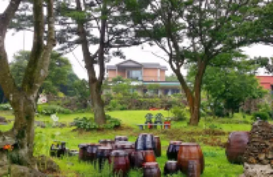 Gotjawal Geomunoreum Pension Hotels near Bengdwigul Cave