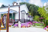 Muju Sandeul Pension Hotels near Deogyusan National Park