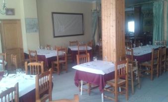 Hostal Restaurante Los Bronces - Housity