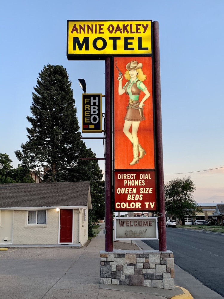 Annie Oakley Motel Oakley