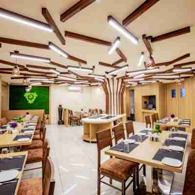 Hotel Nexus Dining/Meeting Rooms