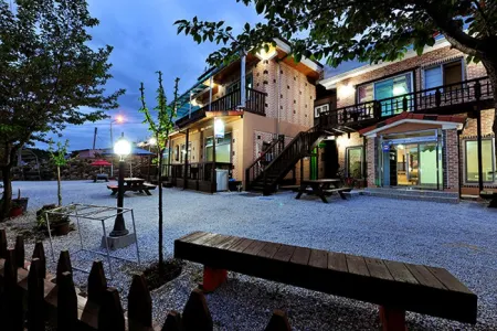 Yeongju Buseoksa Maple Pension Отели рядом с достопримечательностью «Buseoksa Temple»