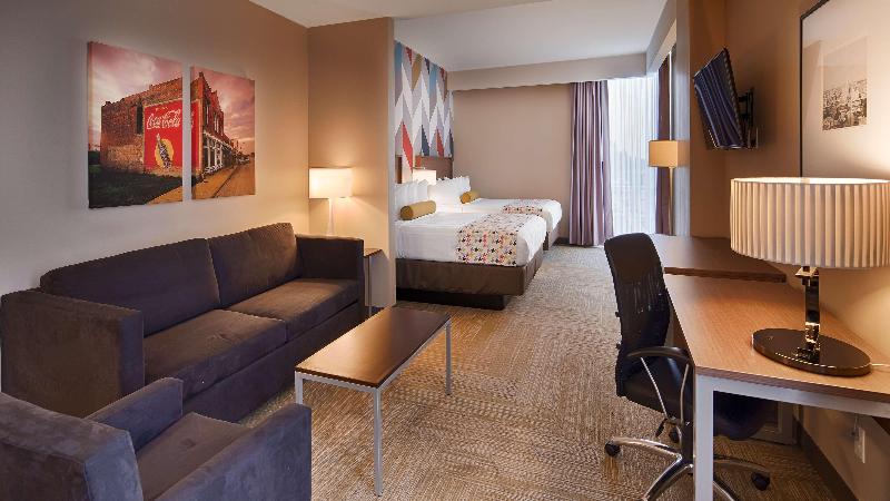 La Quinta Inn & Suites by Wyndham Tulsa Downtown/Route 66