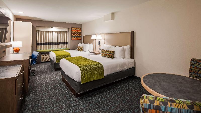 La Quinta Inn & Suites by Wyndham Tulsa Downtown/Route 66