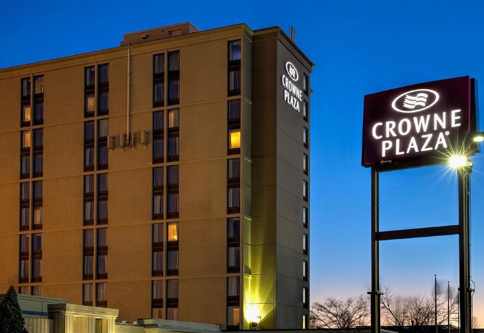 크라운 플라자 뉴어크 에어포트 피트니스 센터