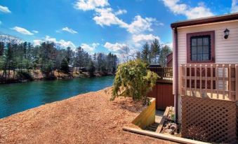 Beautiful Lakehouse with Pool Table by CozySuites