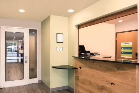 WoodSpring Suites Charlotte Gastonia Отели рядом с достопримечательностью «Парк штата Кроудерс Маунтин»