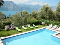 Delvai - Pool