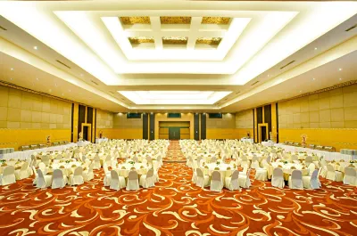 ASTON Denpasar Hotel & Convention Center Hotel dekat Prima Vapor Darmasaba