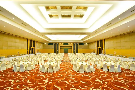 Aston Denpasar Hotel & Convention Отели рядом с достопримечательностью «Kampus FKIP UNMAS»