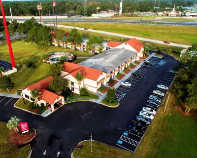 Red Roof Inn & Suites Brunswick I-95