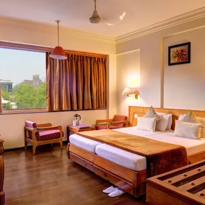 Hotel Pinnacle โรงแรมใกล้เขตริมน้ำสาพรมาตี