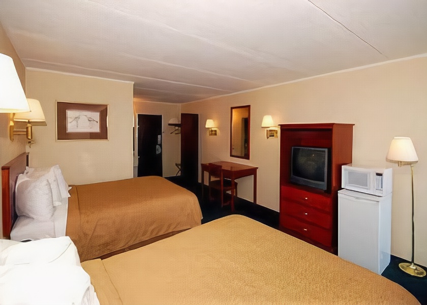 Quality Inn & Suites North Youngstown Area