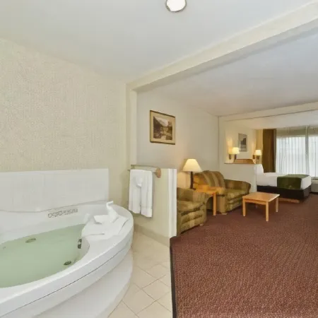 Comfort Suites Airport