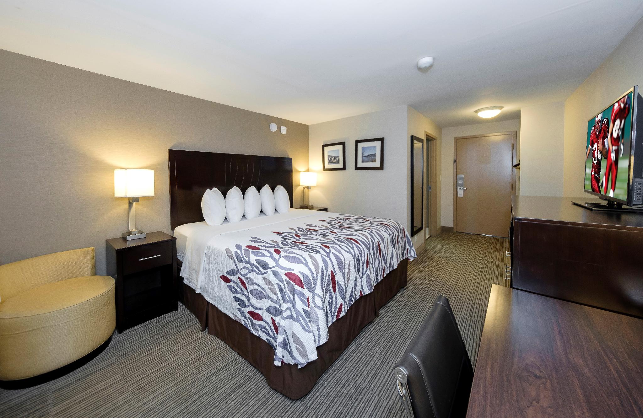 Red Roof Inn & Suites Newburgh – Stewart Airport