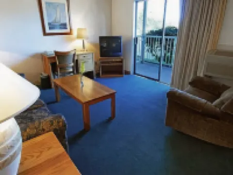 Naval Suites, near Shipyard, Bremerton โรงแรมในเบรเมอร์ตัน