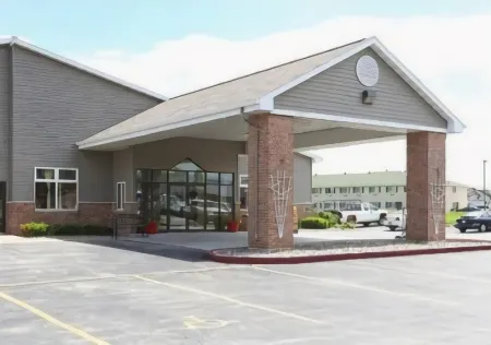 AmericInn by Wyndham Green Bay Near Stadium Отели в г. Ашваюбенон