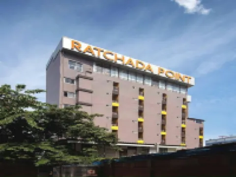 โรงแรมรัชดา พอยต์ โรงแรมใกล้โกลเด้นโดม คาบาเร่ต์โชว์