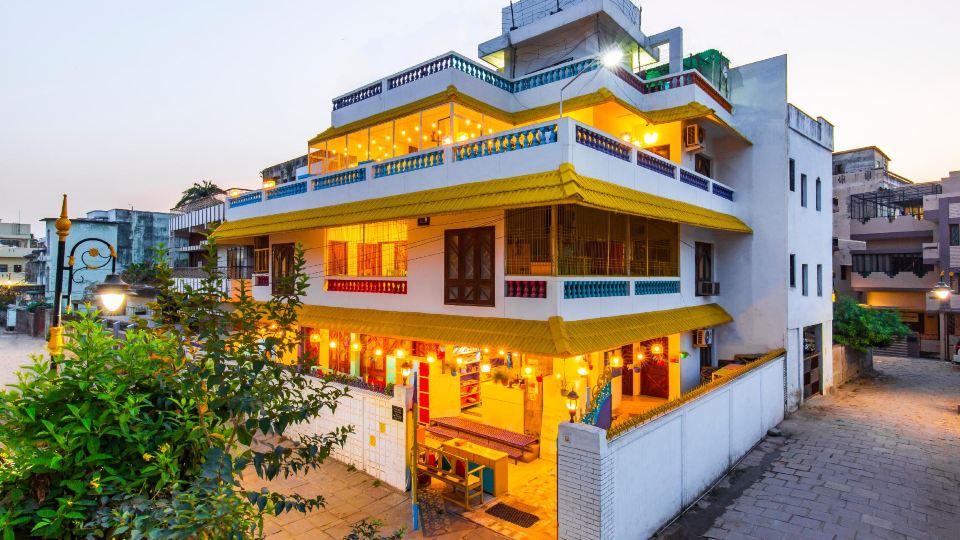 Gostops Lite Varanasi
