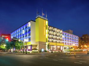 Staypineapple, Hotel Rose, Downtown Portland