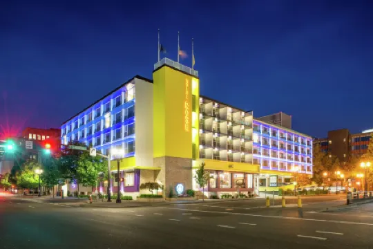 Staypineapple, Hotel Rose, Downtown Portland