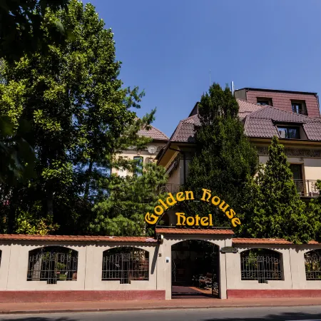 Hotel Golden House