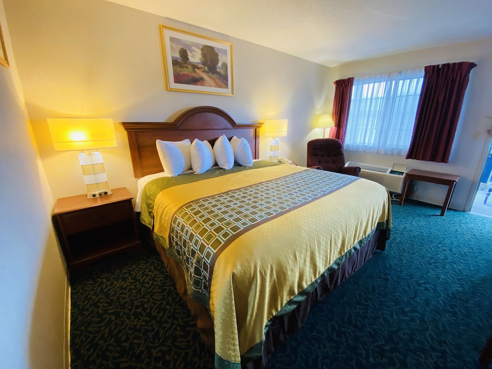 Harrisonville Inn & Suites